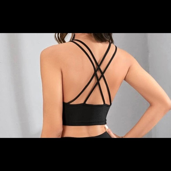 Black Sports Bra Criss Cross Crop Top. - Picture 4 of 4